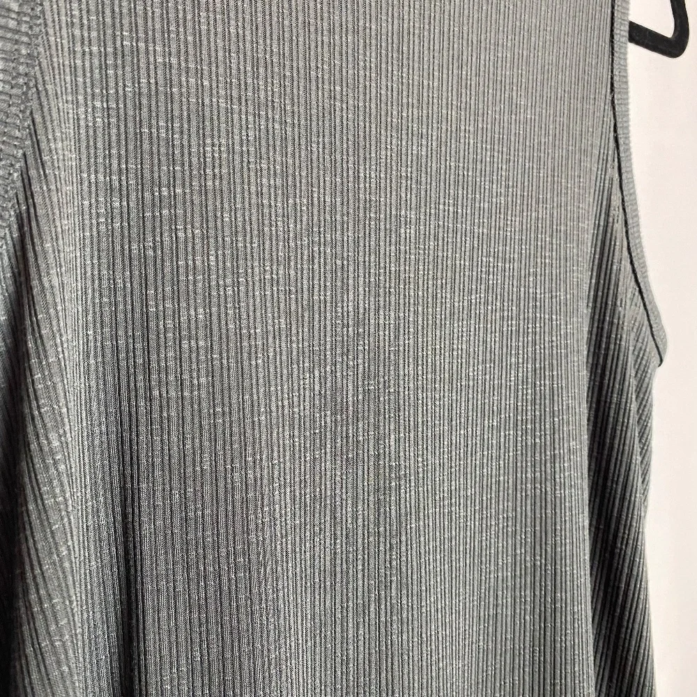 💙5/$15 Old Navy Luxe Womenʻs Grey Ribbed Tank Top Petite Small